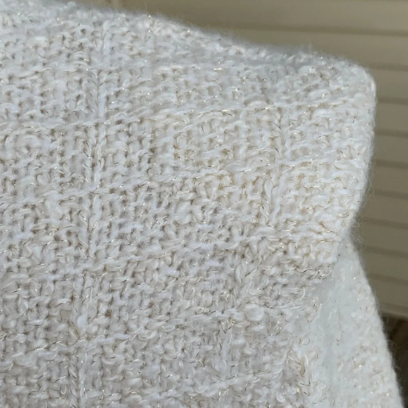 EVEREVE Ashlynn Strong Shoulder Sweater Small Winter White Metallic Shimmer - Picture 12 of 12